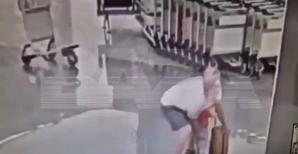 جريمة تهز موسكو.. اعتداء وحشي على طفل إيراني في مطار شيريميتيفو جريمة تهز موسكو.. اعتداء وحشي على طفل إيراني في مطار شيريميتيفو