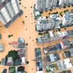 بسبب الفيضانات.. إجلاء 80 ألف شخص من جنوب غرب الصين