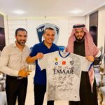 كاماتشو لـ«عكاظ»: أحذر الهلال من فخ باتشوكا.. والتأهل بيده
