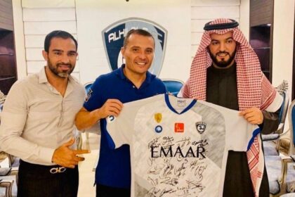 كاماتشو لـ«عكاظ»: أحذر الهلال من فخ باتشوكا.. والتأهل بيده