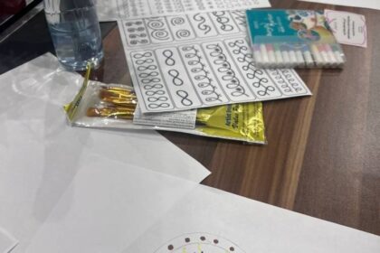 أنفاس الفن.. بلسم لأمهات ينتظرن الشفاء