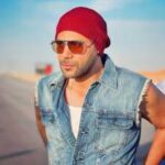 نفذ حركة خطيرة في منطقة صحراوية.. «صقر وكناريا» يصيب محمد إمام