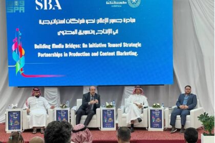 المنتدى السعودي للإعلام يطلق ورشة «جسور الإعلام» في تونس لتعزيز الشراكات الإعلامية