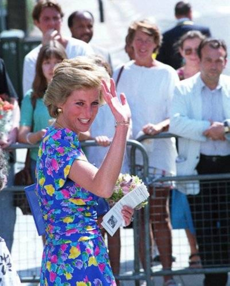 «فستان الرعاية» يحصد 520 ألف دولار.. إرث الأميرة ديانا يُبهر المزادات