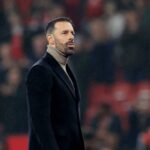 ليستر سيتي يعلن رحيل مدربه فان نيستلروي