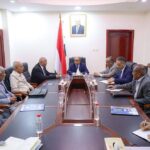 بعد توقفها لأكثر من 10 سنوات.. رئيس الوزراء اليمني يوجه بإعداد خطة لتشغيل مصافي عدن