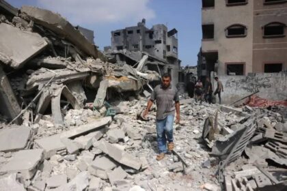 إنذار بالإخلاء.. إسرائيل تطالب أهالي غزة بالنزوح جنوباً