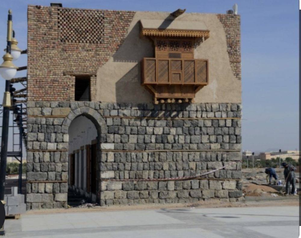 من جبال المدينة إلى عمرانها.. الأحجار تنسج هوية المكان وتحفظ تاريخه من جبال المدينة إلى عمرانها.. الأحجار تنسج هوية المكان وتحفظ تاريخه