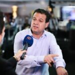 لماذا أسقطت إسرائيل عضوية النائب العربي في البرلمان أيمن عودة ؟