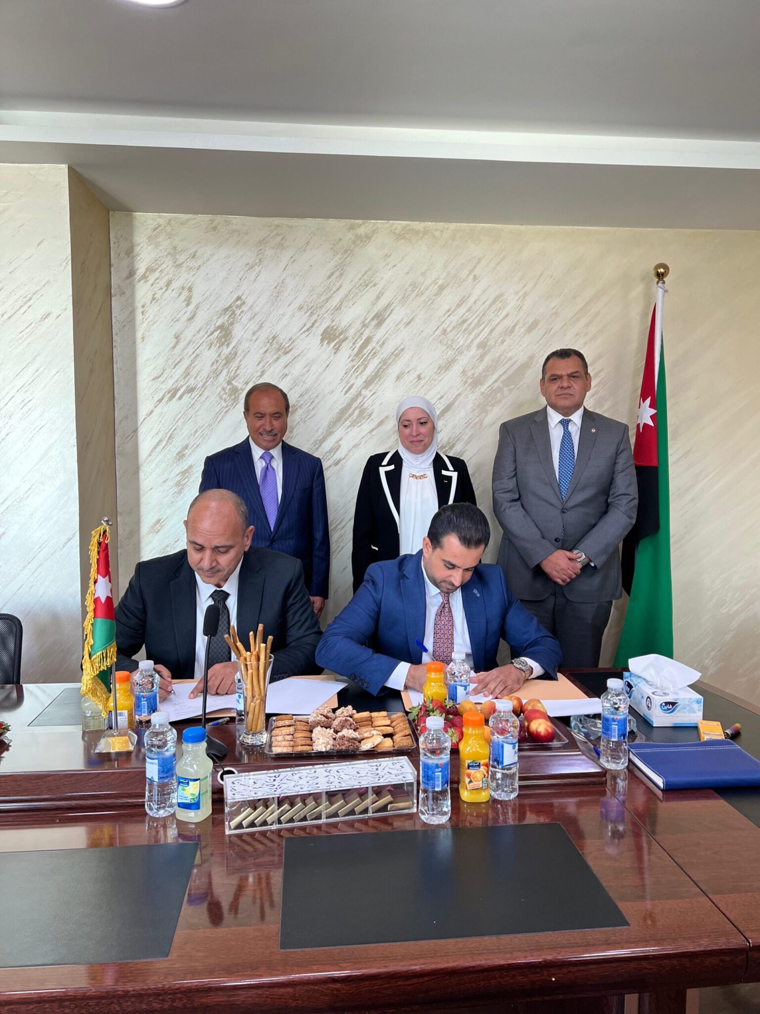 اللوزي: المتكاملة للنقل ملتزمة بتنفيذ توجيهات رئيس الوزراء في تحديث وتعزيز منظومة قطاع النقل العام اللوزي: المتكاملة للنقل ملتزمة بتنفيذ توجيهات رئيس الوزراء في تحديث وتعزيز منظومة قطاع النقل العام