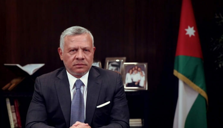 الملك يتلقى اتصالين من الرئيس التركي والرئيس القبرصي لبحث سبل تهدئة التوترات الإقليمية الخطيرة الملك يتلقى اتصالين من الرئيس التركي والرئيس القبرصي لبحث سبل تهدئة التوترات الإقليمية الخطيرة