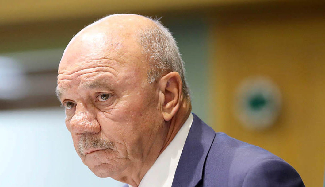 الفايز يهنئ الملك وولي العهد بعيد الأضحى المبارك الفايز يهنئ الملك وولي العهد بعيد الأضحى المبارك