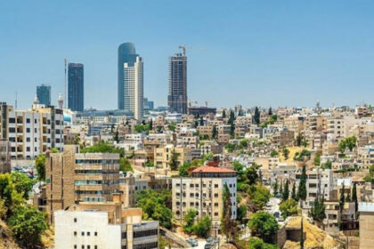 أجواء حارة نسبيًا في أغلب المناطق اليوم ومعتدلة فوق المرتفعات حتى الاثنين