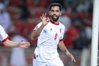 ولي العهد يرافق المنتخب الوطني لكرة القدم في رحلة عودتهم إلى أرض الوطن