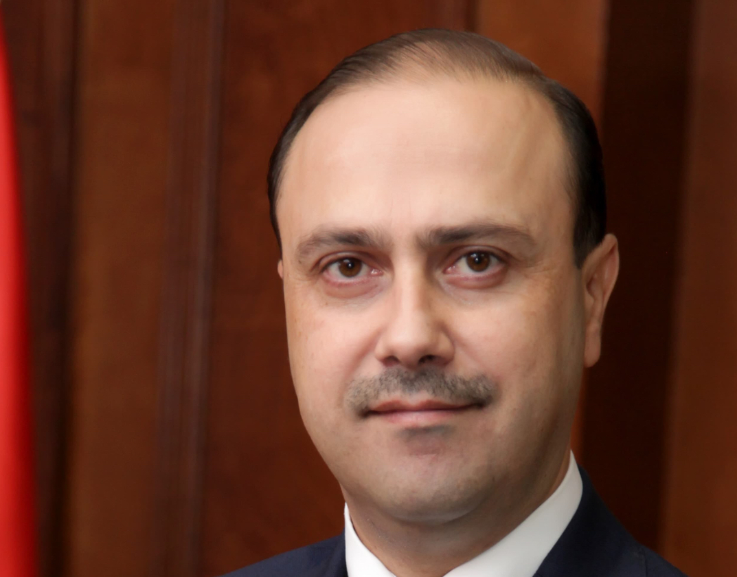 وزير الاتصال الحكومي يرحب بقدوم بعثة المنتخب العراقي الشقيق للمملكة وزير الاتصال الحكومي يرحب بقدوم بعثة المنتخب العراقي الشقيق للمملكة