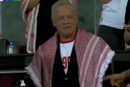 الملك والملكة يصلان الملعب لمؤازرة المنتخب الوطني لكرة القدم