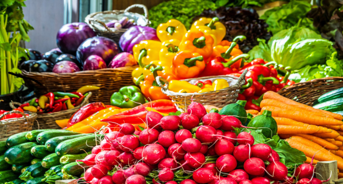 2990 طنا من الخضار والفواكه وردت للسوق المركزي اليوم