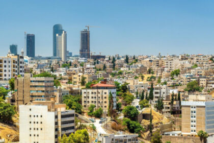 طقس حار نسبيًا حتى الاحد