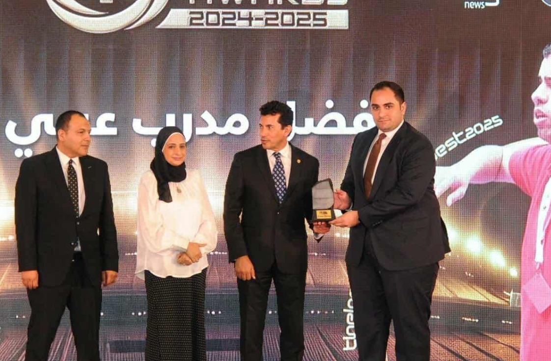 “العساف” يظفر بجائزة افضل مدرب عربي للتايكواندو