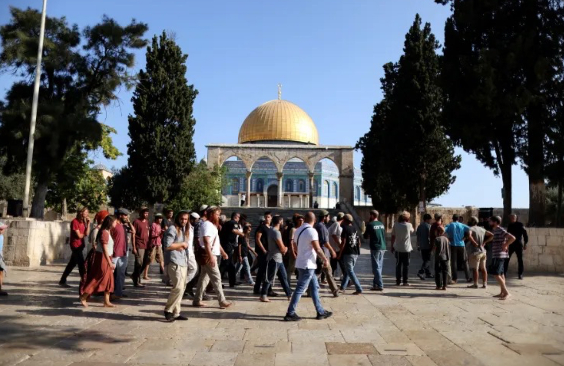 الحاخام المتطرف يهودا غليك يقود اقتحام عشرات المستوطنين للأقصى الحاخام المتطرف يهودا غليك يقود اقتحام عشرات المستوطنين للأقصى