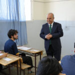 وزير التربية يتفقد سير امتحان الثانوية العامة في يومه الأول