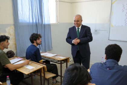 وزير التربية يتفقد سير امتحان الثانوية العامة في يومه الأول