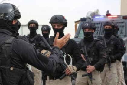 بالبالونات والمناطيد .. ضبط 3 مهربي مخدرات يرتبطون بعصابات خارجية