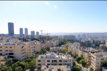 طقس صيفي اليوم وحار الخميس والجمعة
