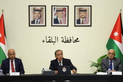 رئيس الوزراء: عجلة الحياة لن تتوقَّف بسبب الأزمات والمغامرات التي تزعزع أمن المنطقةِ واستقرارها