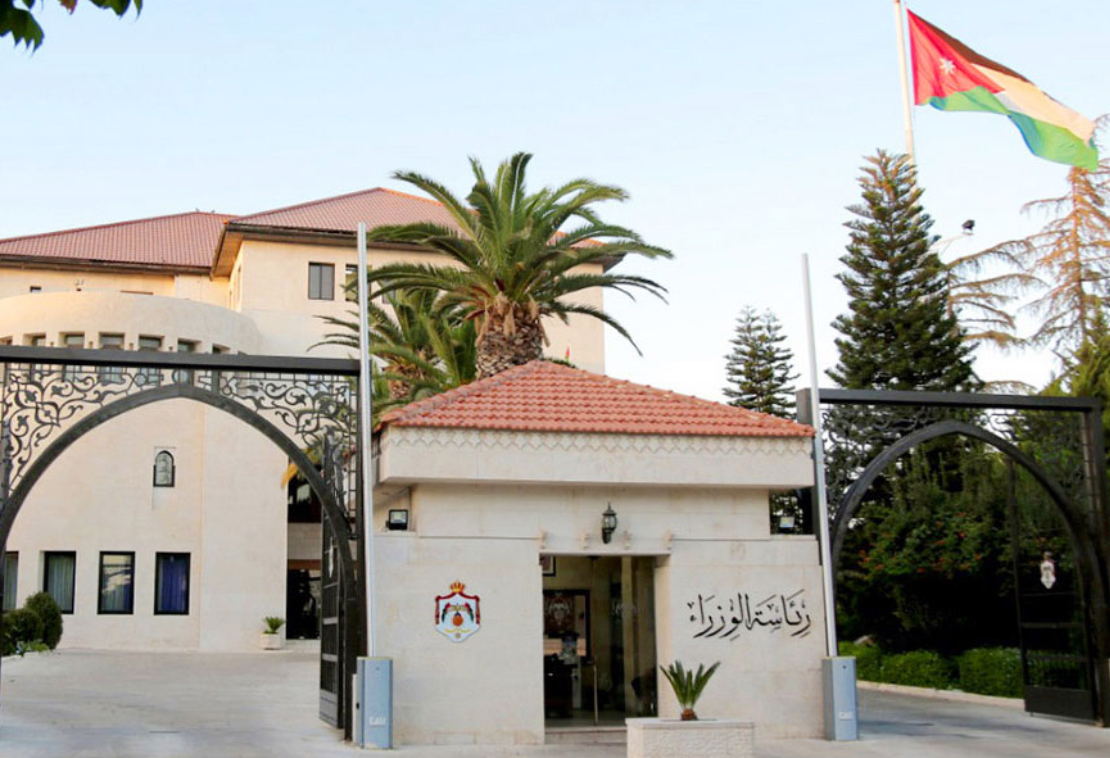 الحكومة تخفّض الضريبة الإجمالية (العامّة والخاصة) على المركبات ضمن حزمة إصلاح هيكلي وشمولي