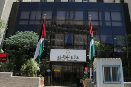 الجمارك: تباشر بتنفيذ قرار مجلس الوزراء القاضي بتخفيض نسبة الضريبة الخاصة على السيارات