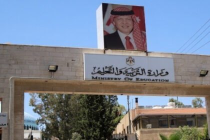 التربية تنهي صرف السلف للمتقدمين على منصتها الإلكترونية