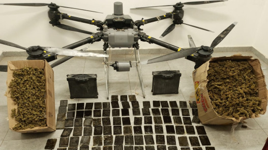 الجيش يحبط محاولة تهريب مخدرات بطائرتين مسيّرتين من الواجهة الغربية الجيش يحبط محاولة تهريب مخدرات بطائرتين مسيّرتين من الواجهة الغربية