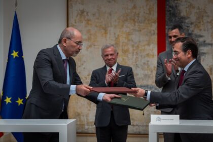 الملك ورئيس وزراء إسبانيا يشهدان توقيع إعلان مشترك حول الشراكة الاستراتيجية