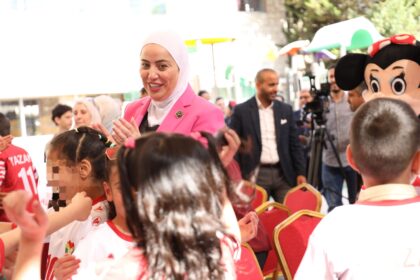 وزيرة التنمية تُشارك أطفال مؤسسة الحسين الاجتماعية الاحتفال بعيد الأضحى