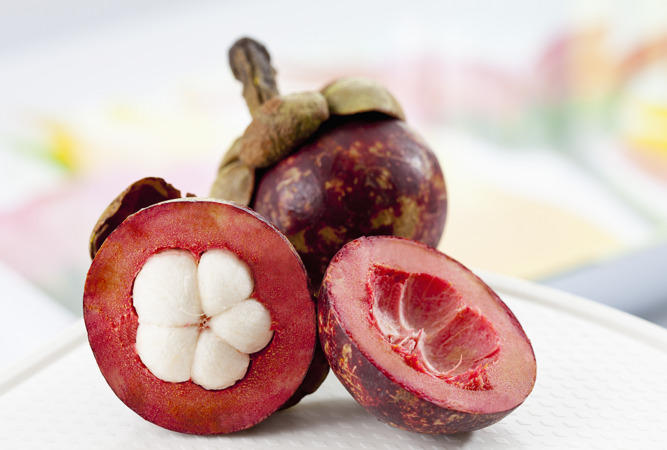 باحث يحوّل قشور الفاكهة إلى تقنية لتخزين الطاقة باحث يحوّل قشور الفاكهة إلى تقنية لتخزين الطاقة