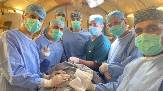 المستشفى الميداني الأردني غزة/6 يجري عملية ل استخراج شظية كبيرة الحجم من طفل