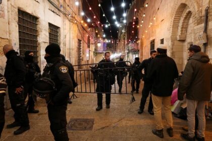الاحتلال يغلق أبواب المسجد الأقصى بالتزامن مع فرض “إغلاق شامل” على الضفة​ 