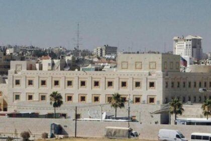 السفارة الأمريكية في عمّان تدعو رعاياها لتوخي الحذر ورفع مستوى التأهب