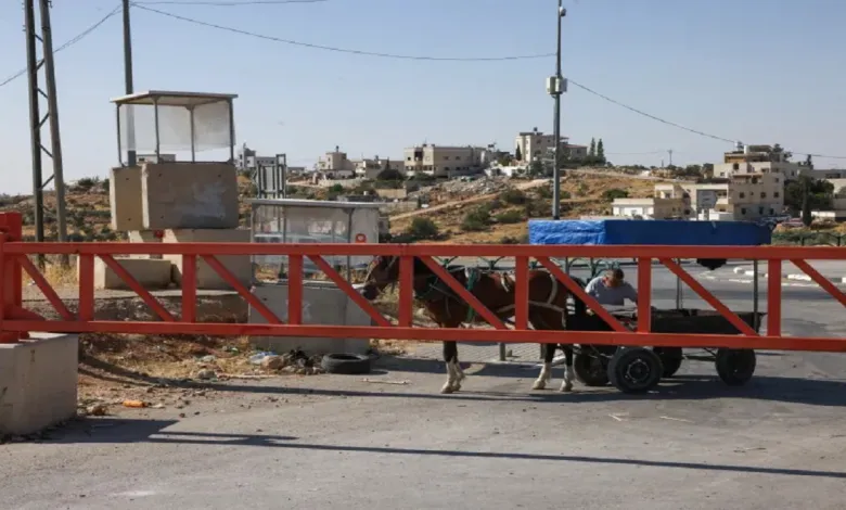 الاحتلال يغلق الضفة لليوم الثاني وإصابة فلسطينييْن بقباطية وطولكرم الاحتلال يغلق الضفة لليوم الثاني وإصابة فلسطينييْن بقباطية وطولكرم