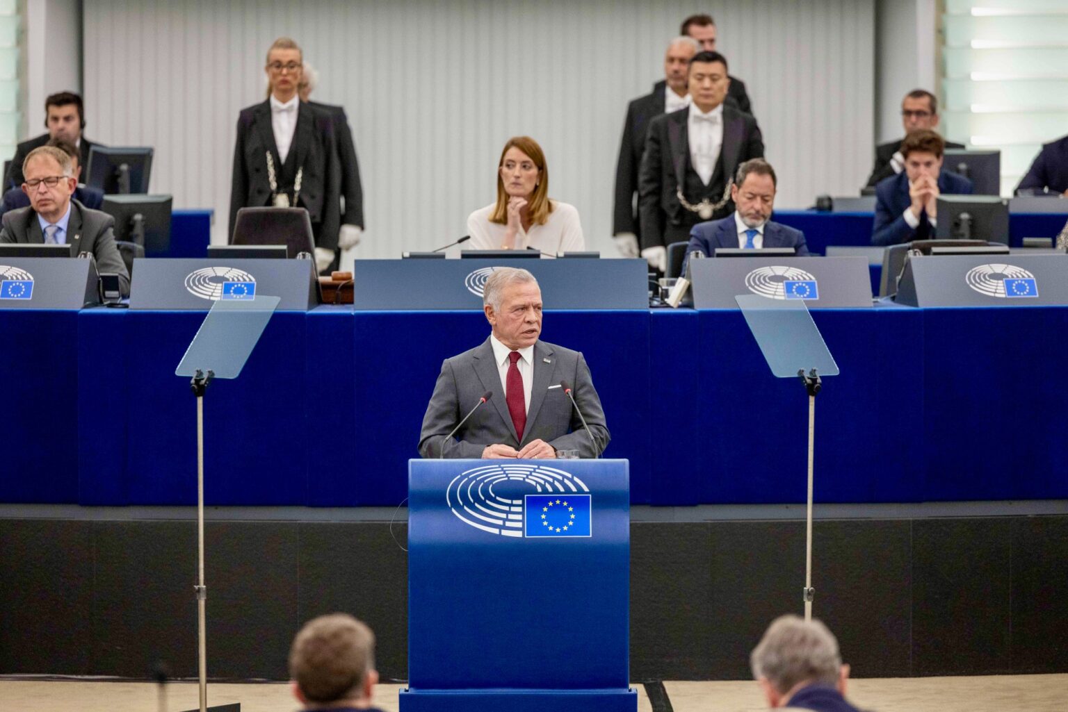 الملك: غزة خذلها العالم الملك: غزة خذلها العالم