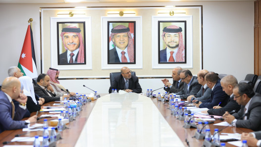 محافظة: البدء بتنفيذ حزمة الإجراءات المتعلقة بتحسين أوضاع المعلمين محافظة: البدء بتنفيذ حزمة الإجراءات المتعلقة بتحسين أوضاع المعلمين