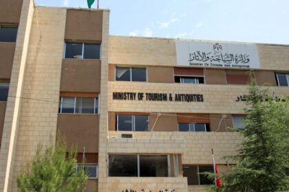 وزارة السياحة تطلق آلية تواصل مع السياح المتأثرين بالأحداث الإقليمية