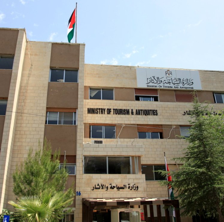 وزارة السياحة تطلق آلية تواصل مع السياح المتأثرين بالأحداث الإقليمية وزارة السياحة تطلق آلية تواصل مع السياح المتأثرين بالأحداث الإقليمية