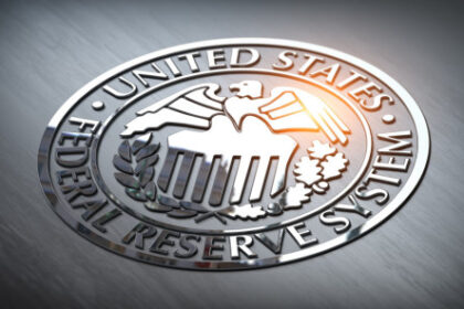 الفيدرالي الأميركي يبقي على أسعار الفائدة دون تغيير