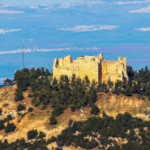 حركة سياحية نشطة في عجلون مع توافد الزوار إلى المواقع الدينية والترفيهية