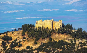 حركة سياحية نشطة في عجلون مع توافد الزوار إلى المواقع الدينية والترفيهية