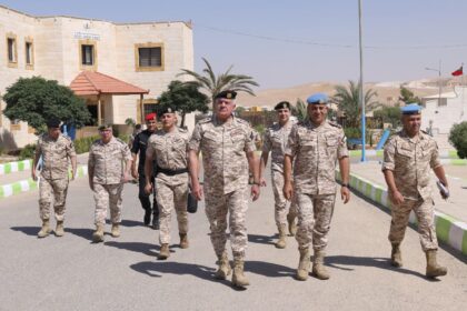 رئيس هيئة الأركان يزور قاعدة الشهيد موفق السلطي ومديرية سلاح الهندسة