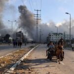 الاحتلال يواصل شن غارات عنيفة على غزة ويوقف المساعدات​ 