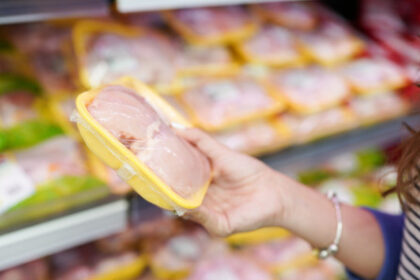 ضبط دجاج غير صالح للاستهلاك في الكرك